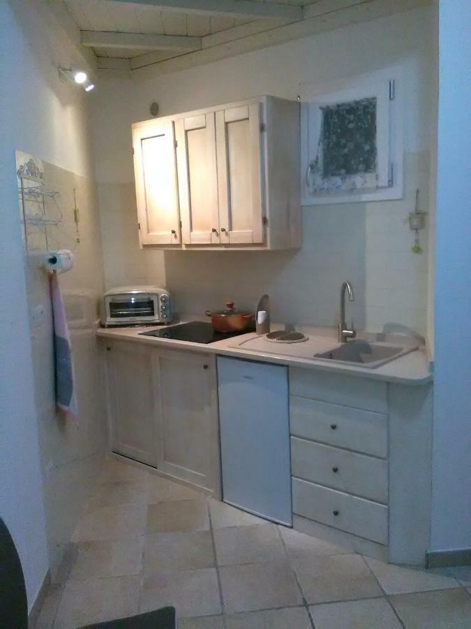 Elisea House Apartment ออเรีย ภายนอก รูปภาพ
